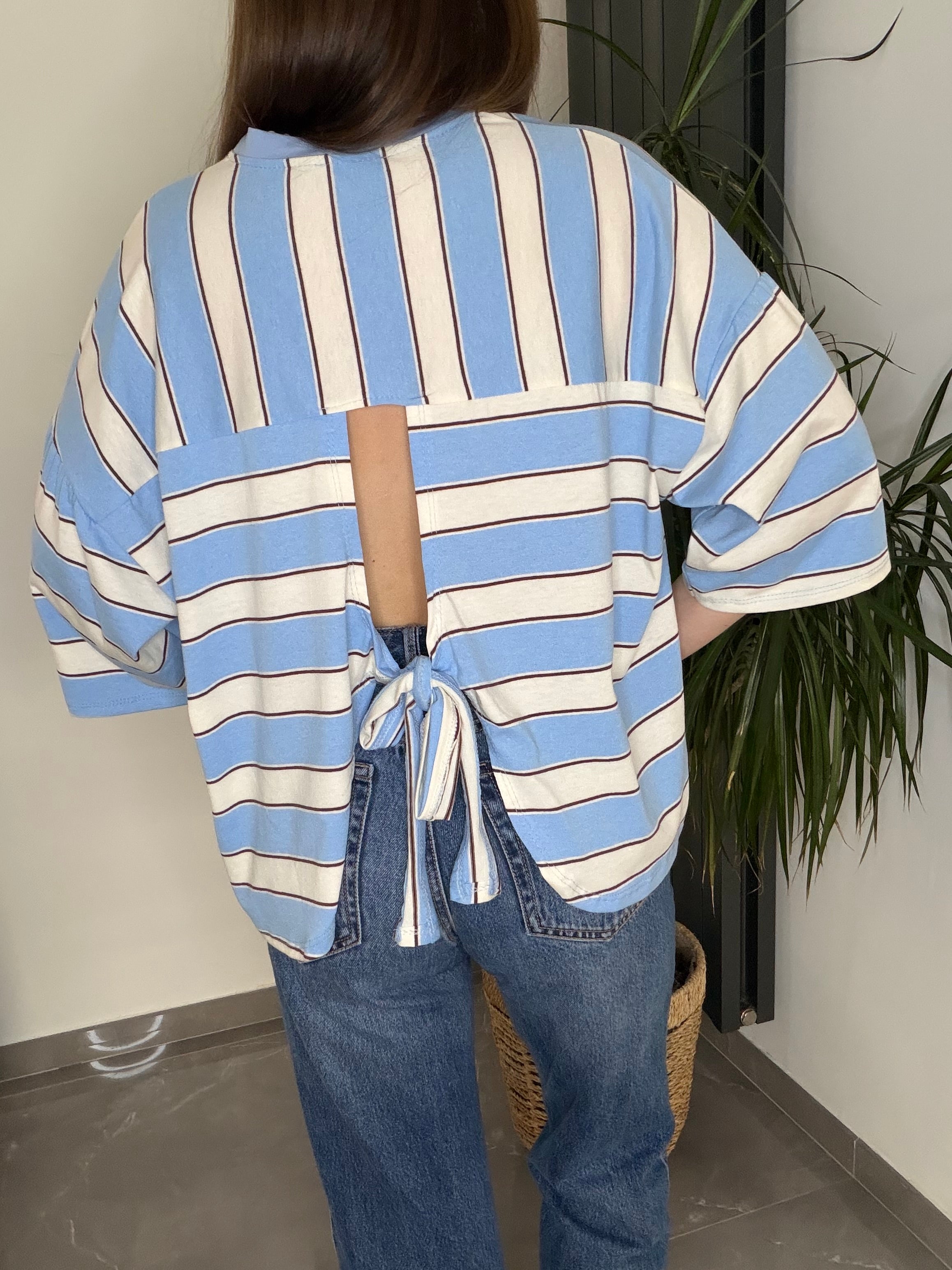 T-Shirt bleu noeud