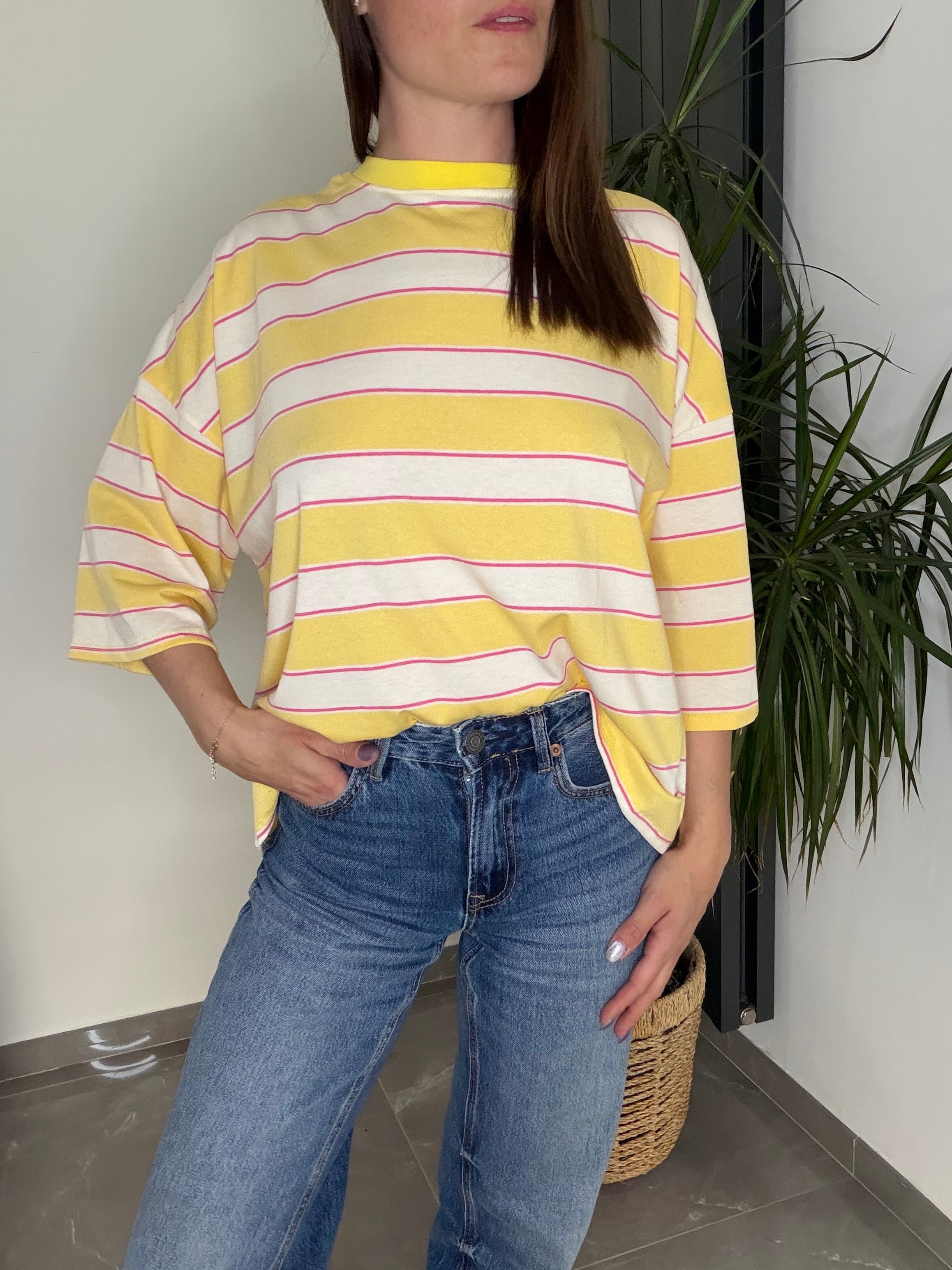 T-shirt jaune noeud