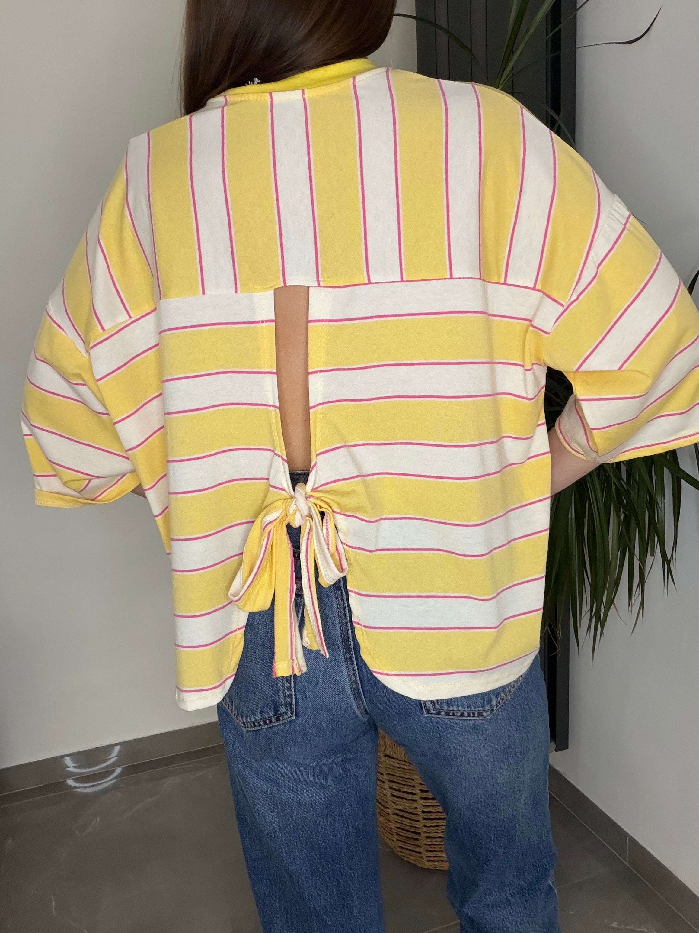 T-shirt jaune noeud